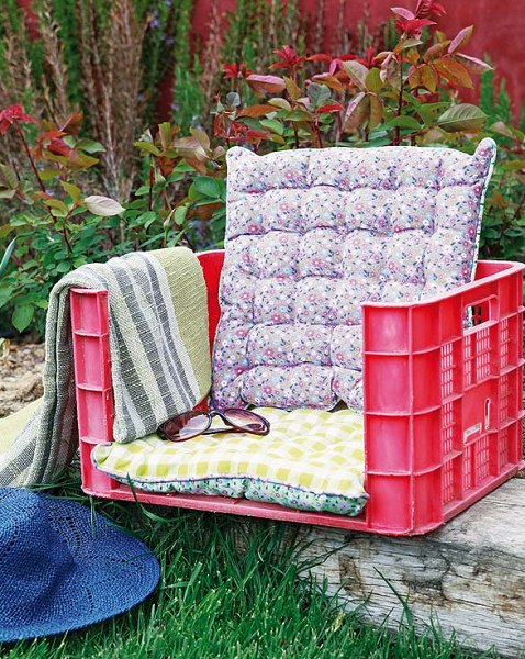 Garden armchair from fruit crate