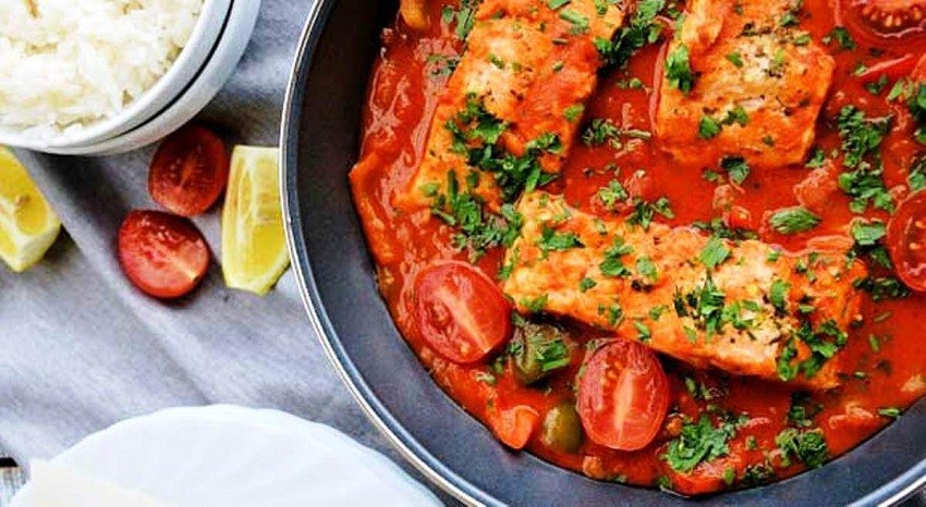 Fish with herbs in tomato sauce