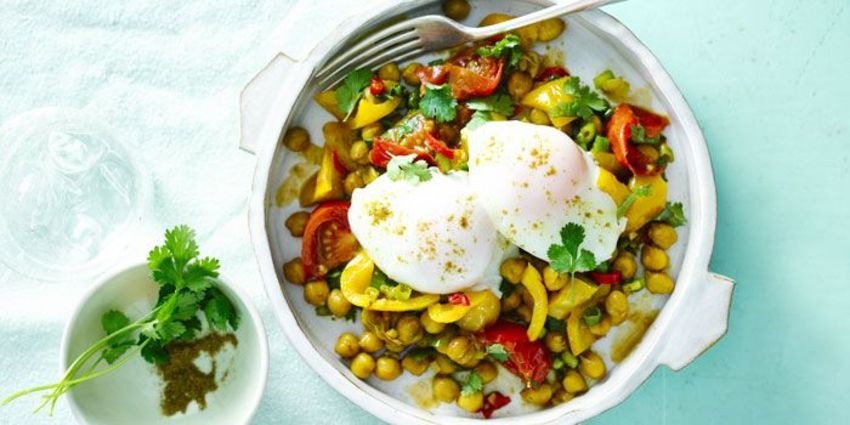 Chickpeas with poached eggs