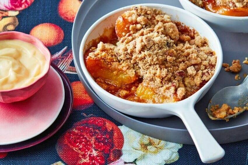 Peach and maple pan crumble