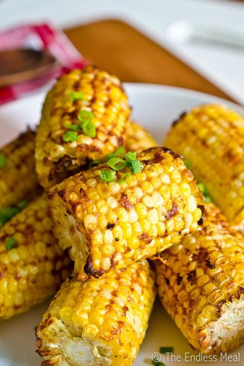 Рецепт из свежей кукурузы. Кукуруза на гриле. Кукуруза початок. Вареная кукуруза. Жареная кукуруза.