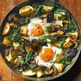 Baked eggs with potatoes, mushrooms & cheese