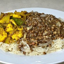 Black lentils with fish vindaye on rice