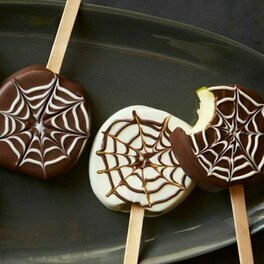 Web pops with apples