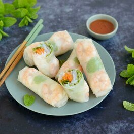 Spring rolls with raw vegetables and shrimps