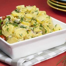 Salade de pommes de terre printanière, sauce au yaourt
