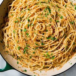 Spaghetti with garlic and oil